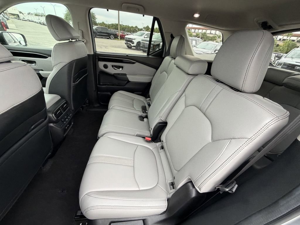 Used 2025 Honda Pilot EX-L image 13