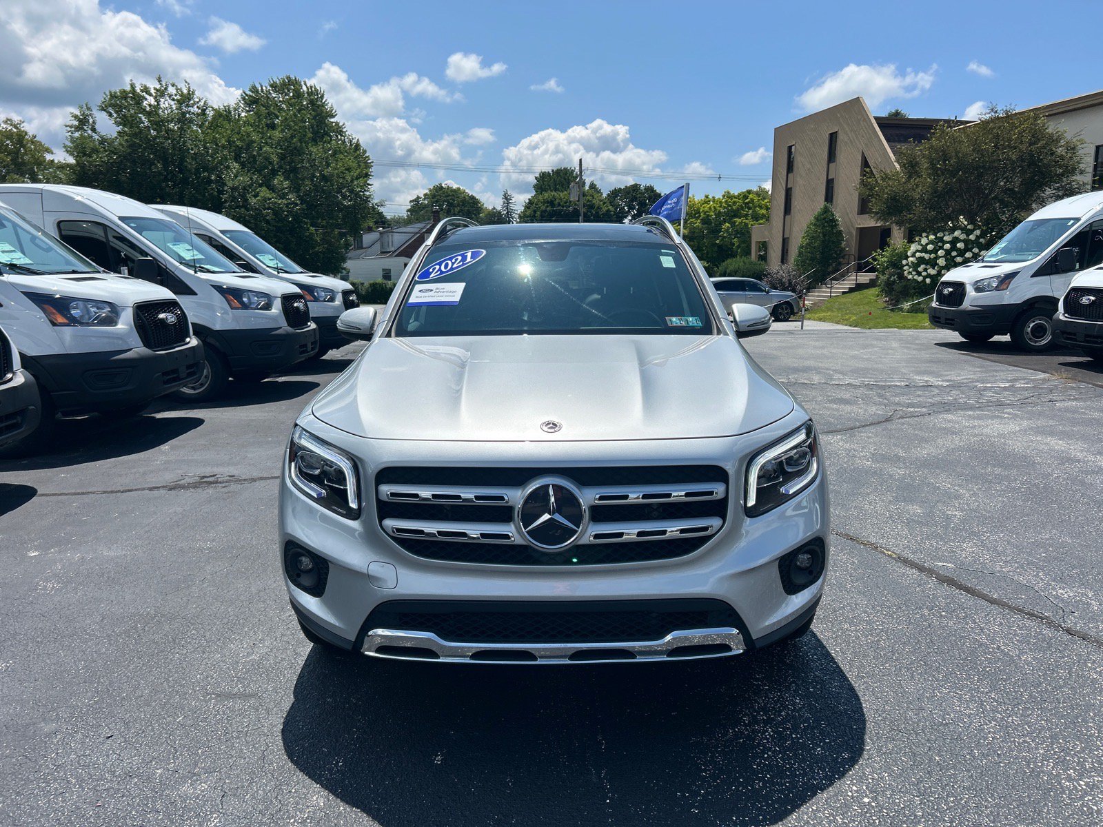 Used 2021 Mercedes-Benz GLB 250 4MATIC image 2