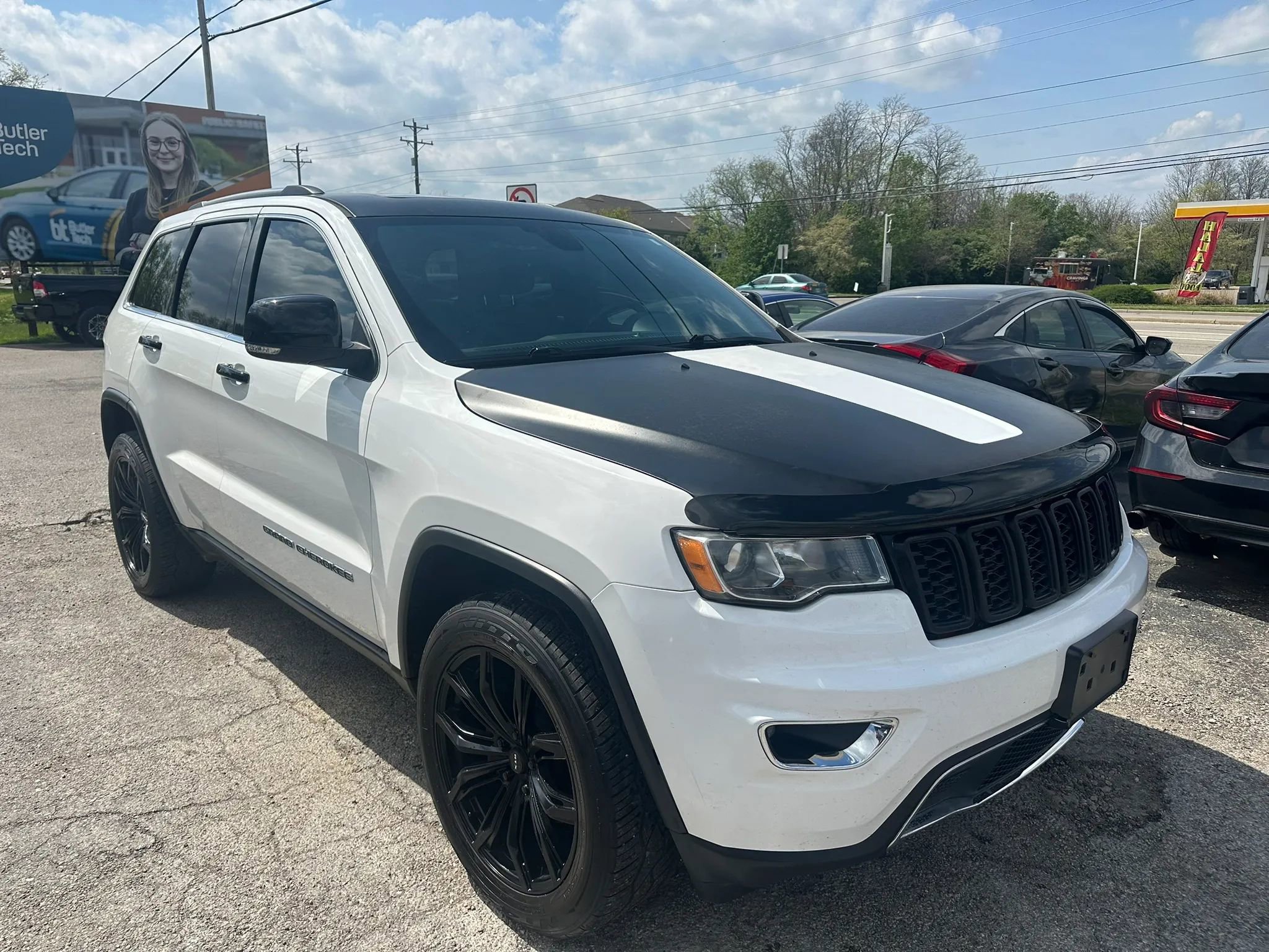 Used 2017 Jeep Grand Cherokee Limited image 9