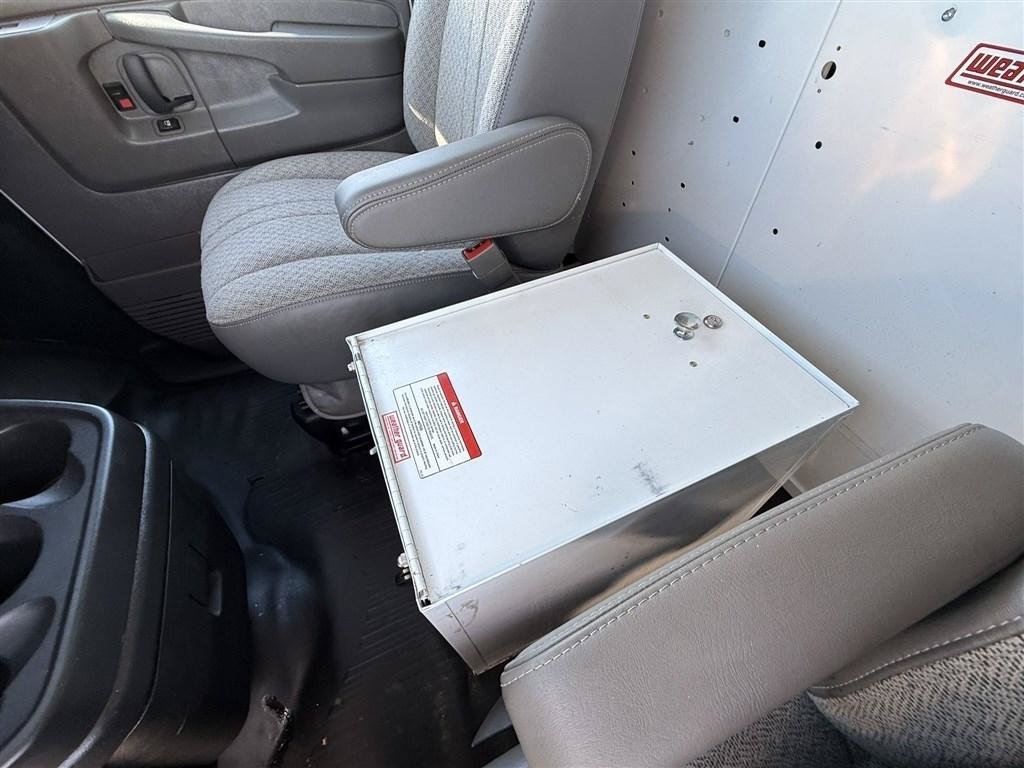 Used 2015 Chevrolet Express 2500 RWD image 19