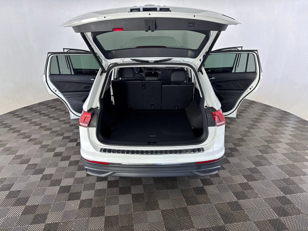 Used 2024 Volkswagen Tiguan Wolfsburg Edition AWD/4WD image 17