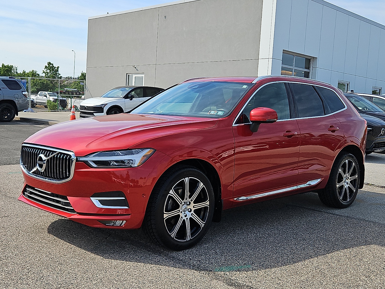 Used 2018 Volvo XC60 T5 Inscription w/ Vision Package AWD/4WD image 3