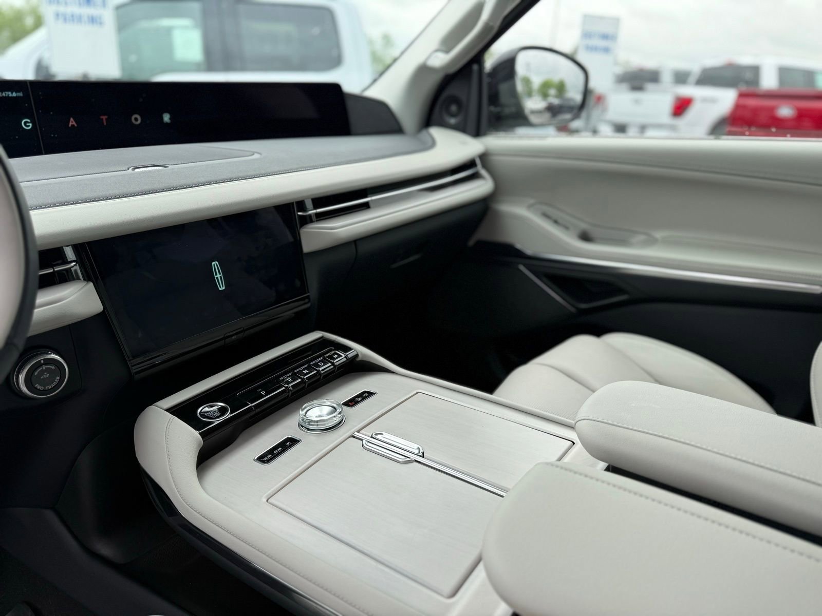 Used 2025 Lincoln Navigator Reserve AWD/4WD image 9