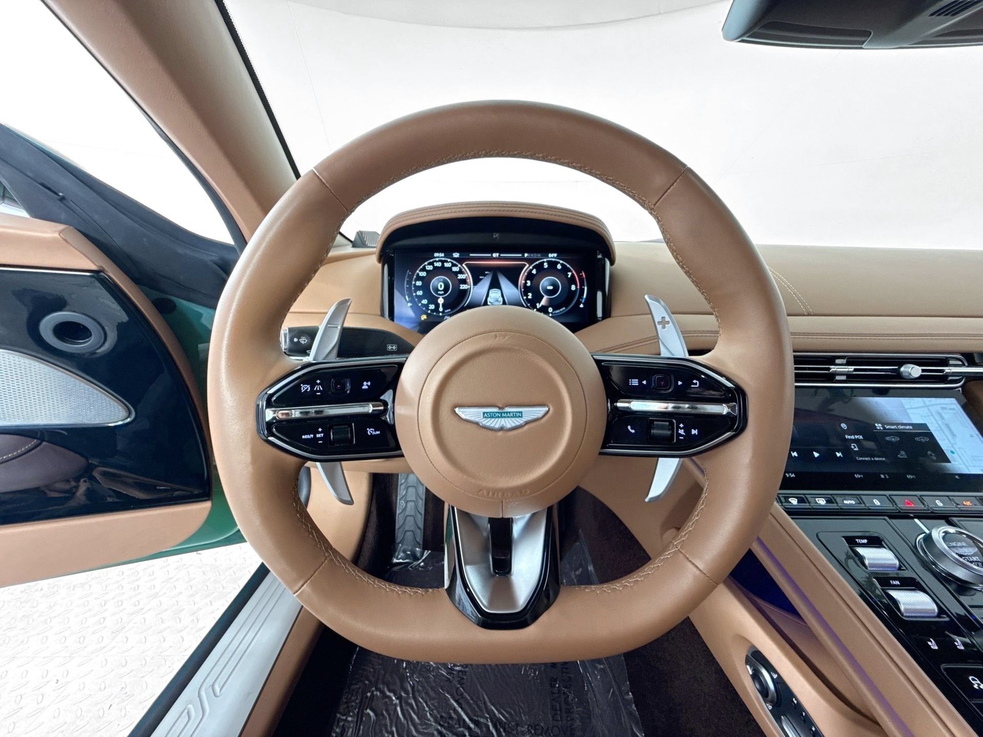 Used 2024 Aston Martin DB12 Coupe RWD image 10