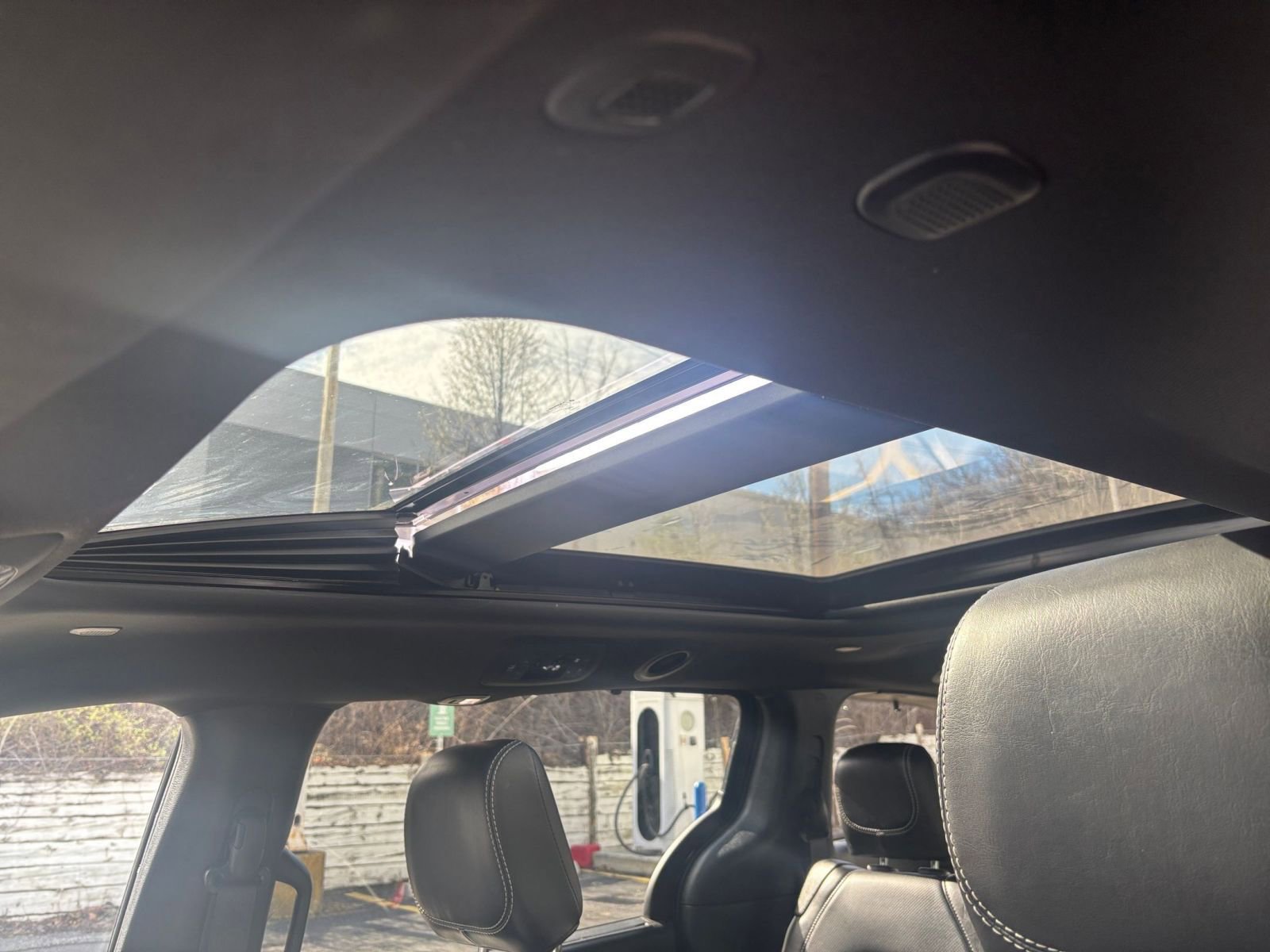 Used 2025 Chrysler Pacifica Limited image 31