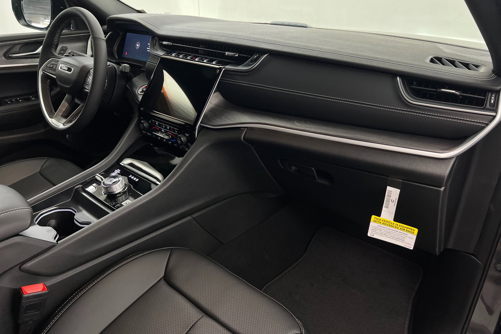 New 2024 Jeep Grand Cherokee Limited 4xe w/ Luxury Tech Group II image 24