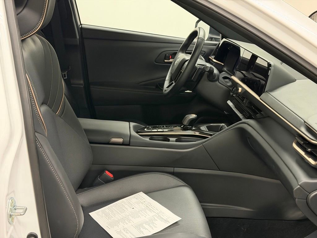 Used 2025 Toyota Crown Signia XLE image 26