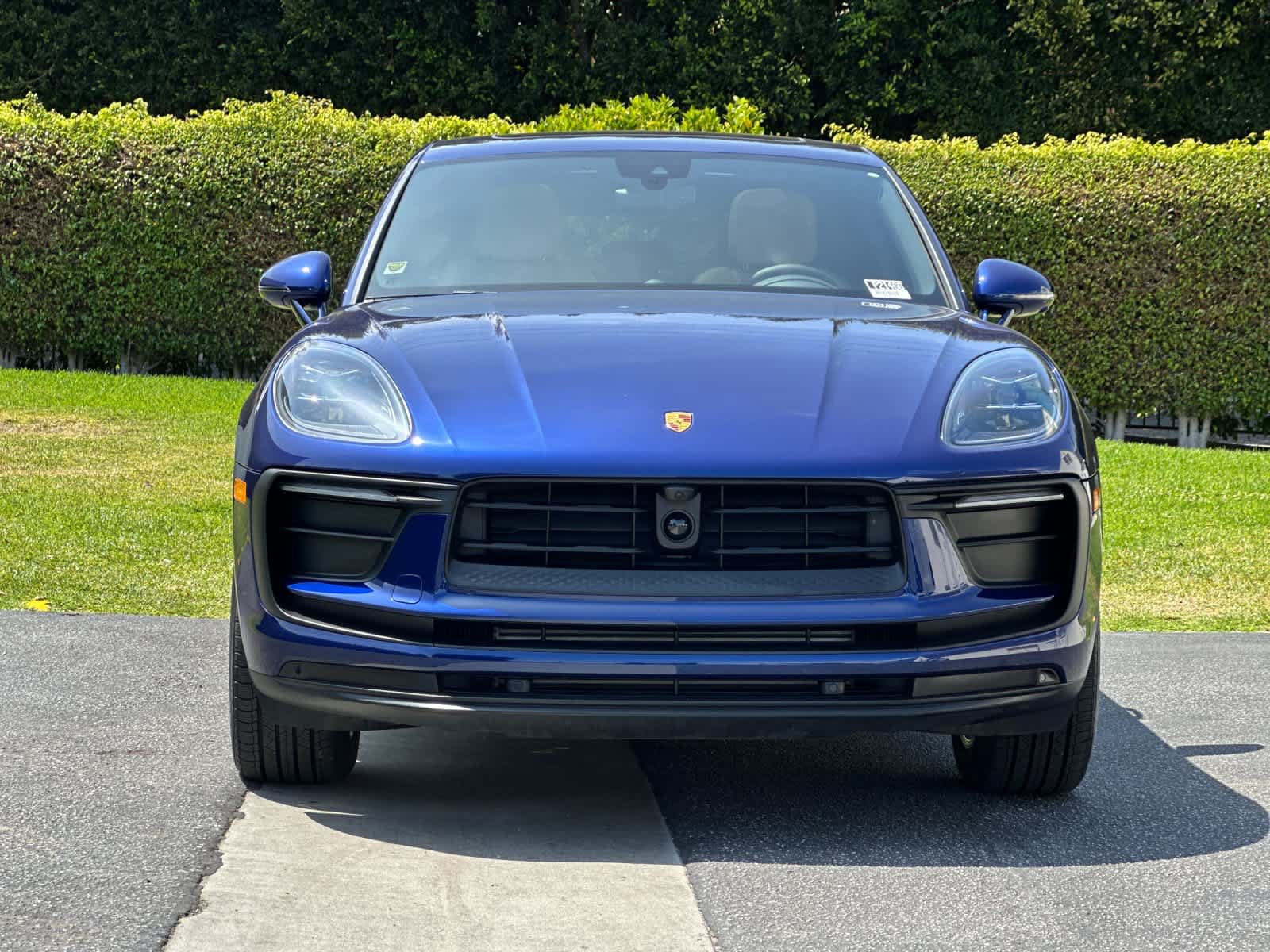Certified 2025 Porsche Macan AWD/4WD image 11