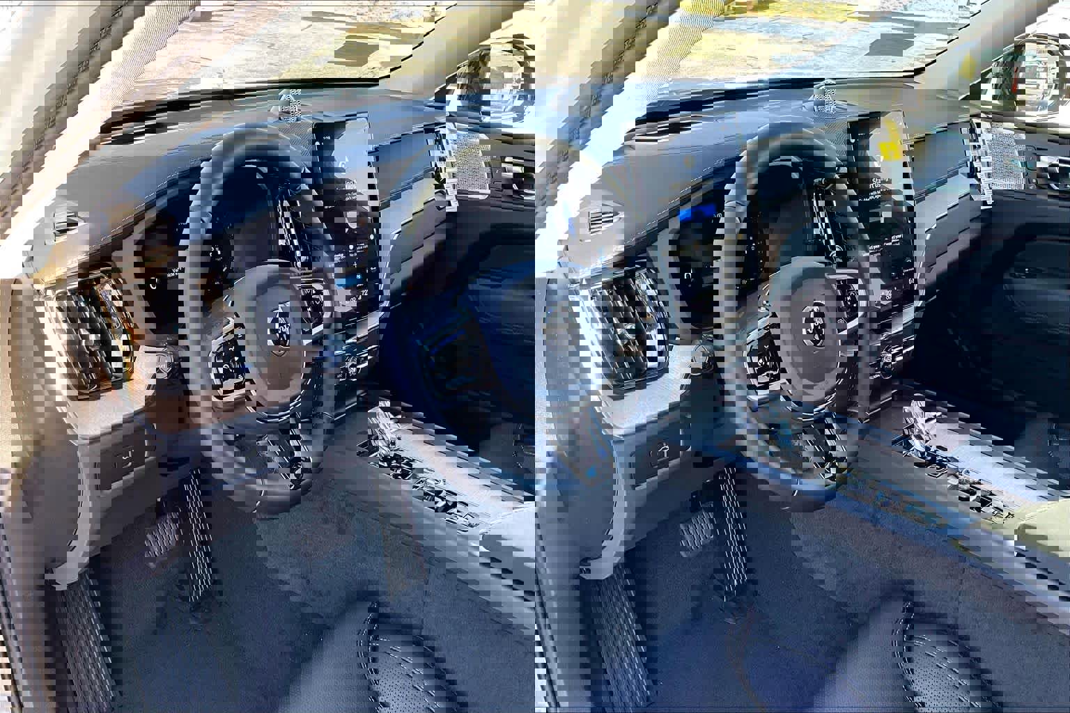 New 2026 Volvo XC60 B5 Ultra w/ Protection Package Premier image 9