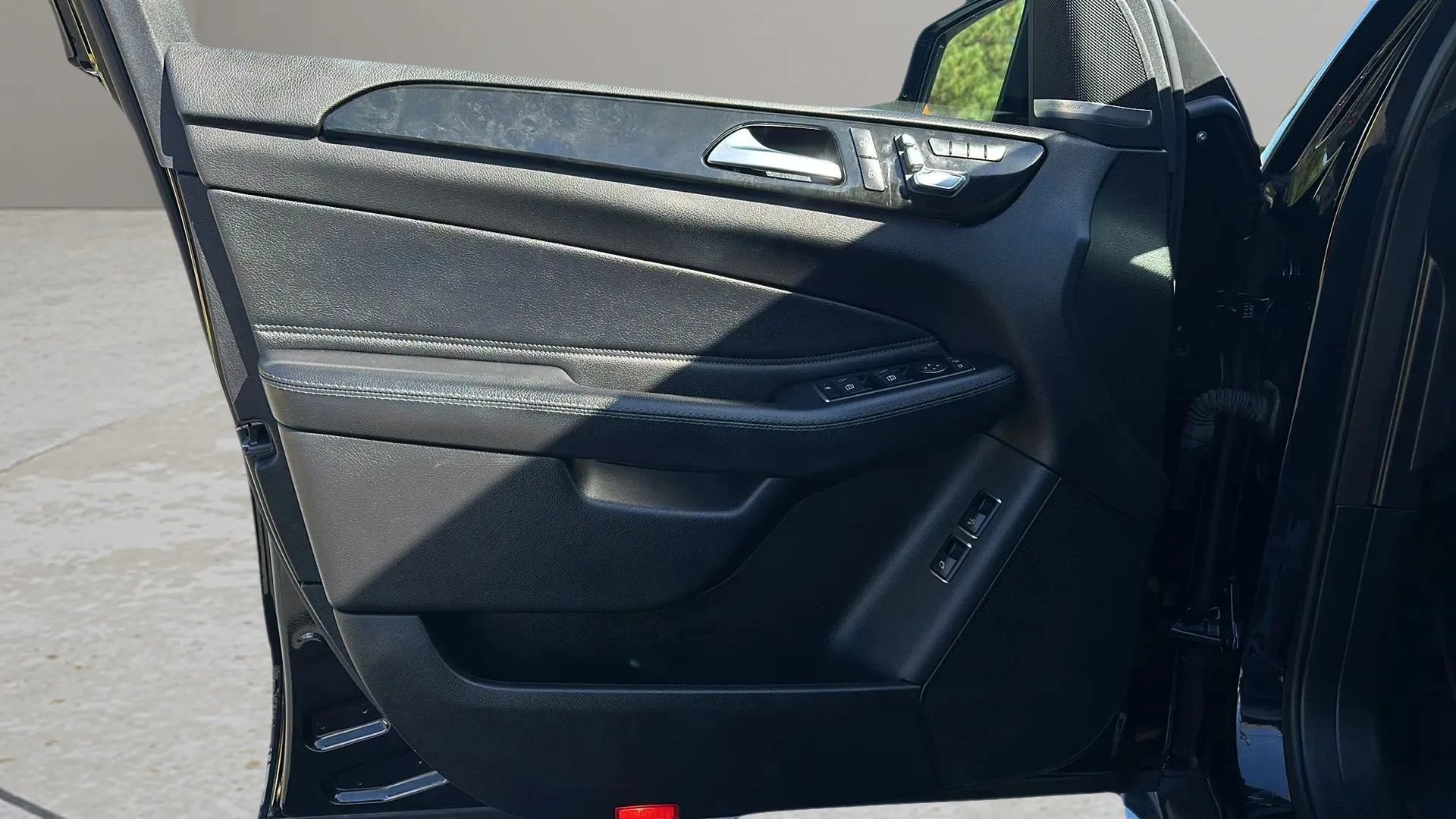 Used 2017 Mercedes-Benz GLS 450 4MATIC image 25