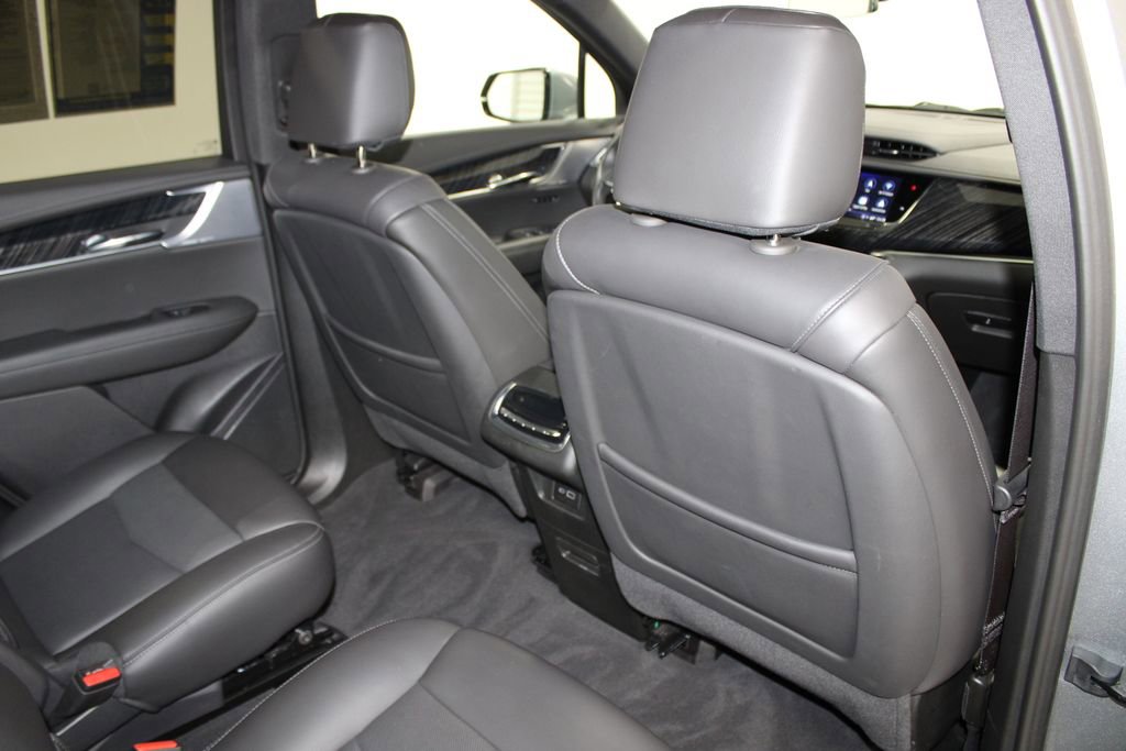 Used 2025 Cadillac XT6 Premium Luxury image 36