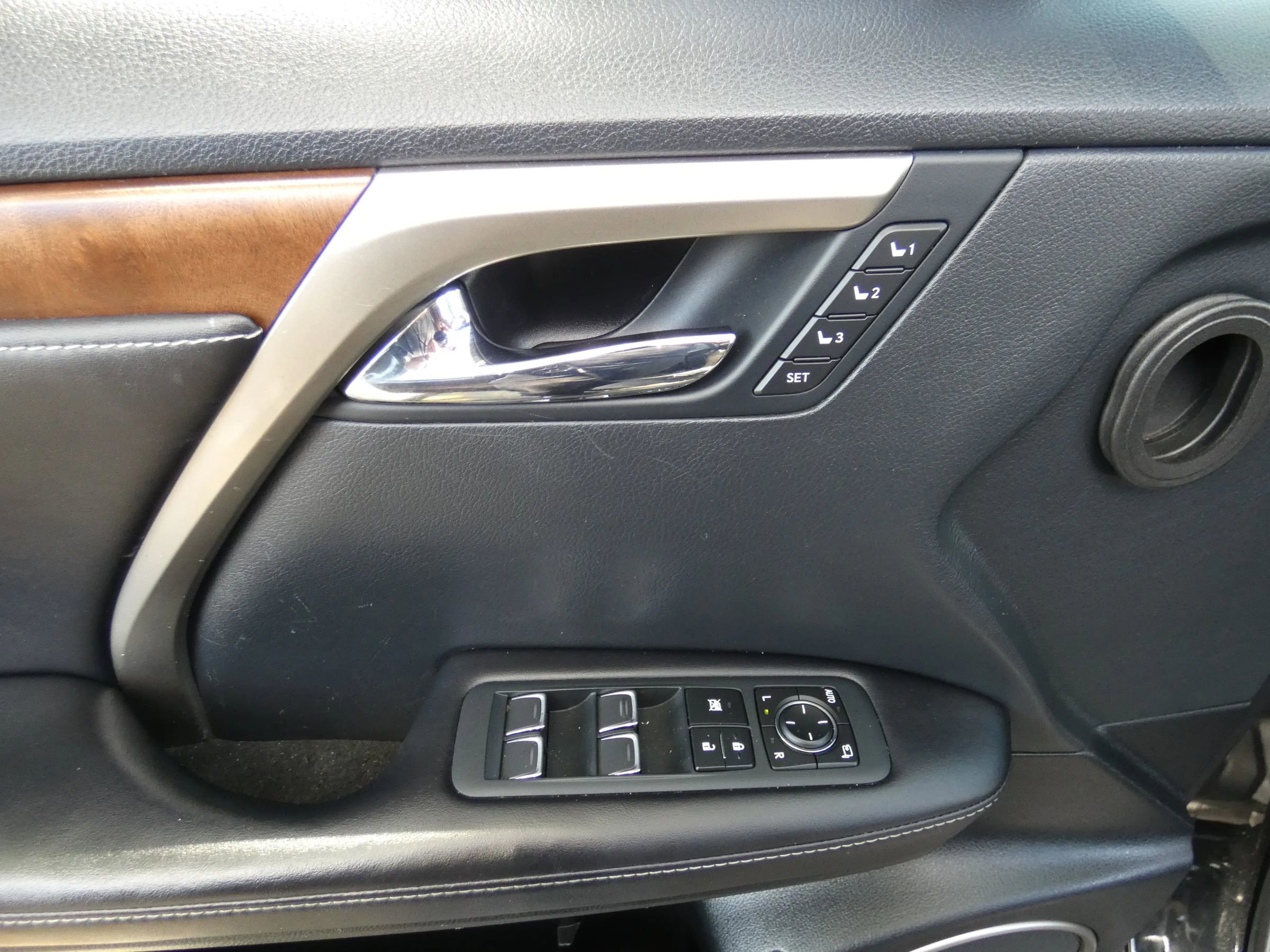 Used 2020 Lexus RX 350L FWD w/ Premium Package image 57