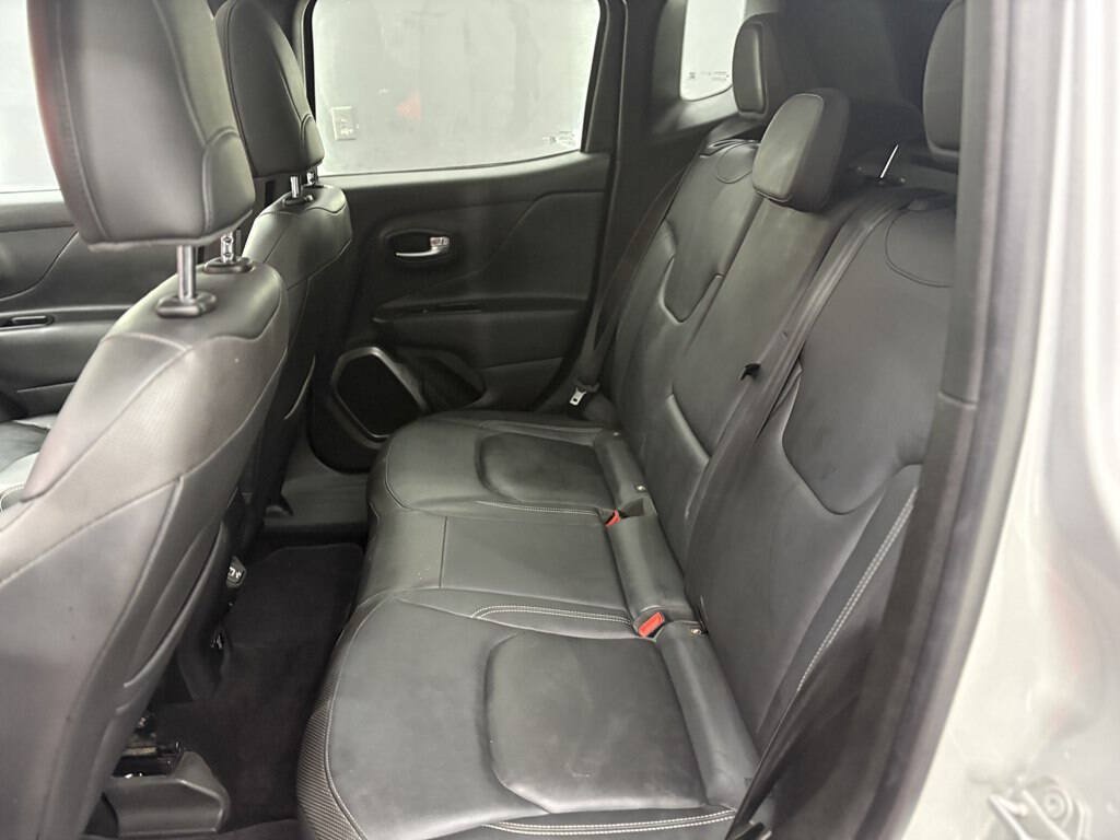 Used 2018 Jeep Renegade Limited w/ UConnect 8.4 Nav Group AWD/4WD image 11