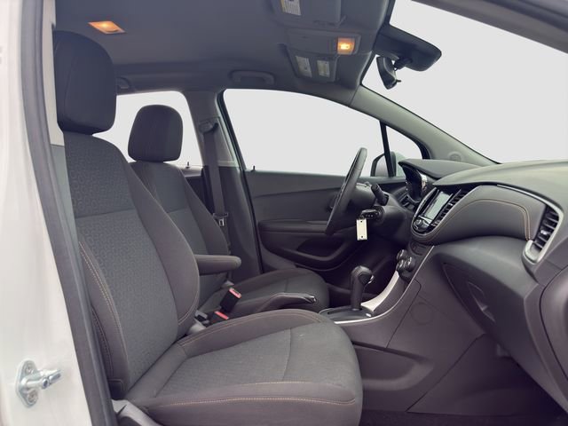 Used 2022 Chevrolet Trax LS w/ Tint and Cruise Package AWD/4WD image 27