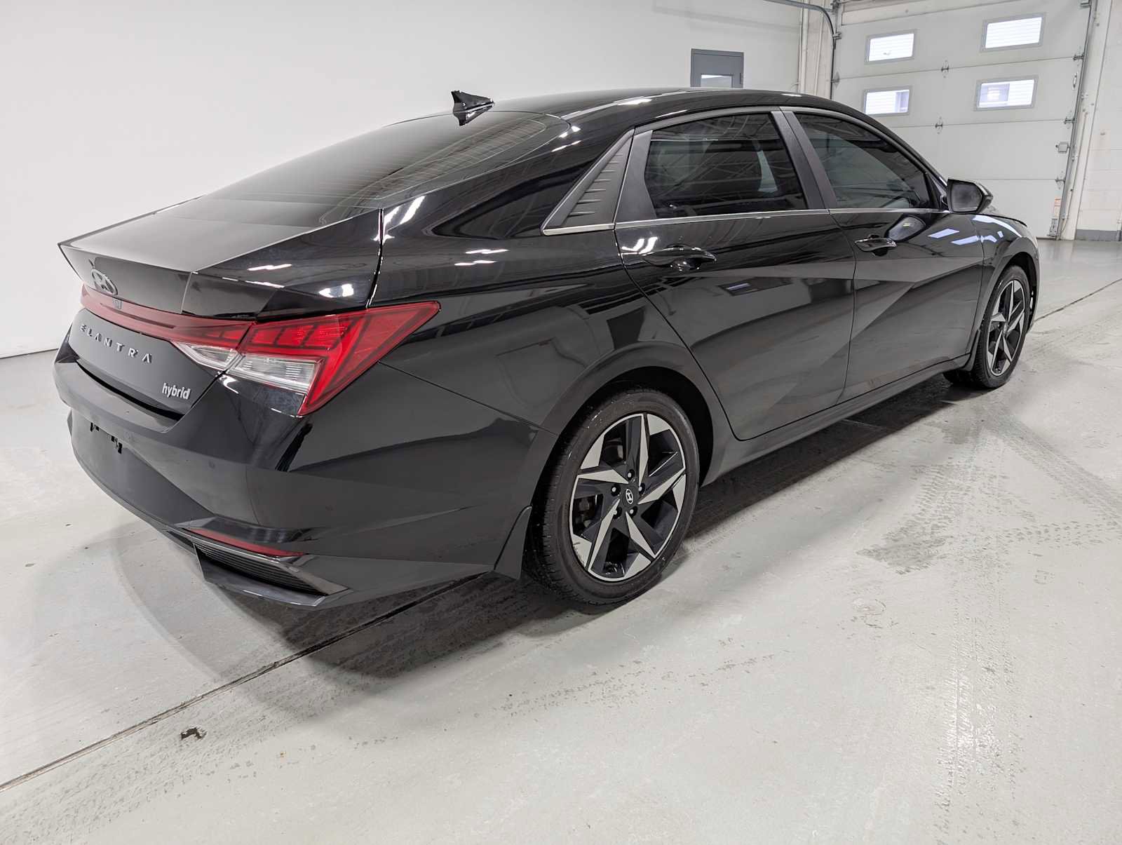 Used 2023 Hyundai Elantra Limited w/ Cargo Package image 8