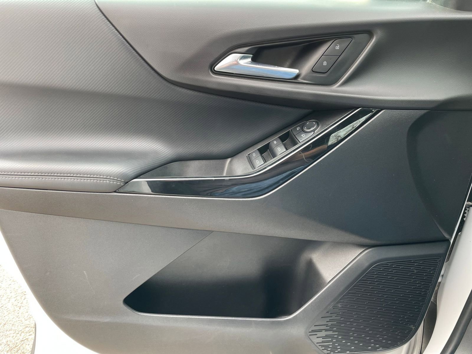 Used 2025 Chevrolet Equinox LT image 18