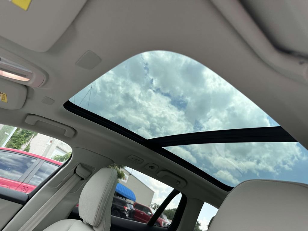 New 2026 Volvo V60 B5 Cross Country Plus w/ Protection Package Premier image 18