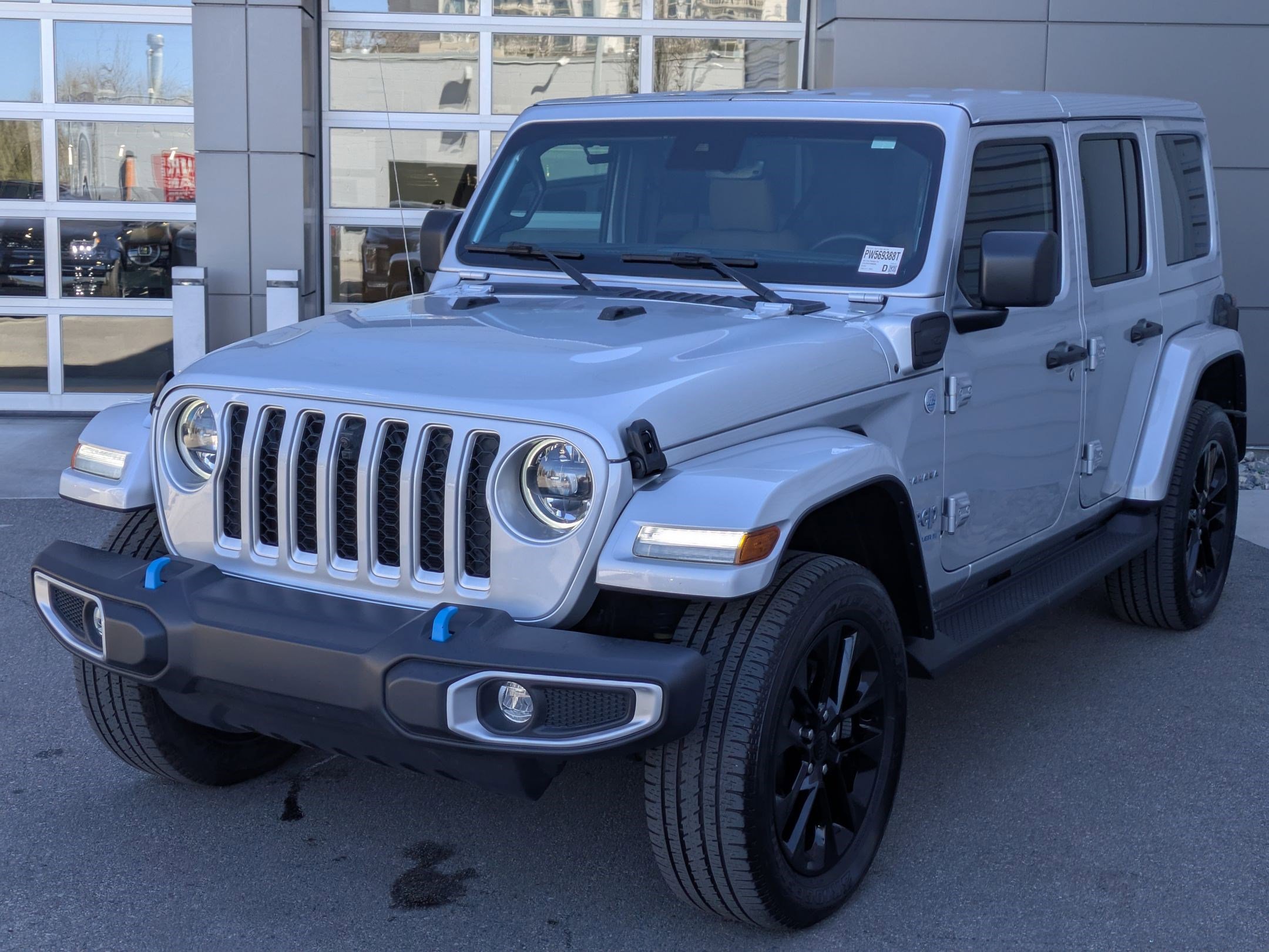 Used 2023 Jeep Wrangler Sahara w/ Cold Weather Group image 8