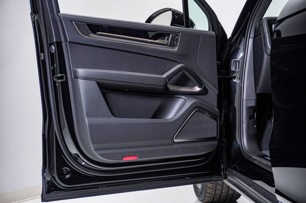 New 2026 Porsche Cayenne Turbo image 25