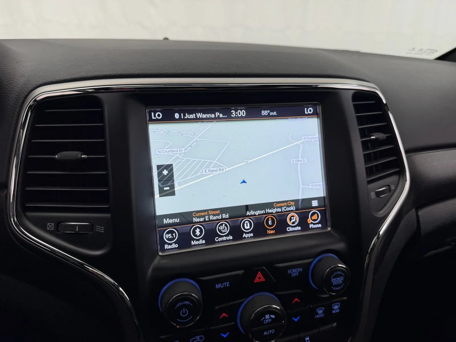 Used 2018 Jeep Grand Cherokee Altitude AWD/4WD image 26