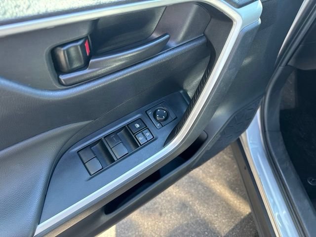 Used 2022 Toyota RAV4 LE AWD/4WD image 8