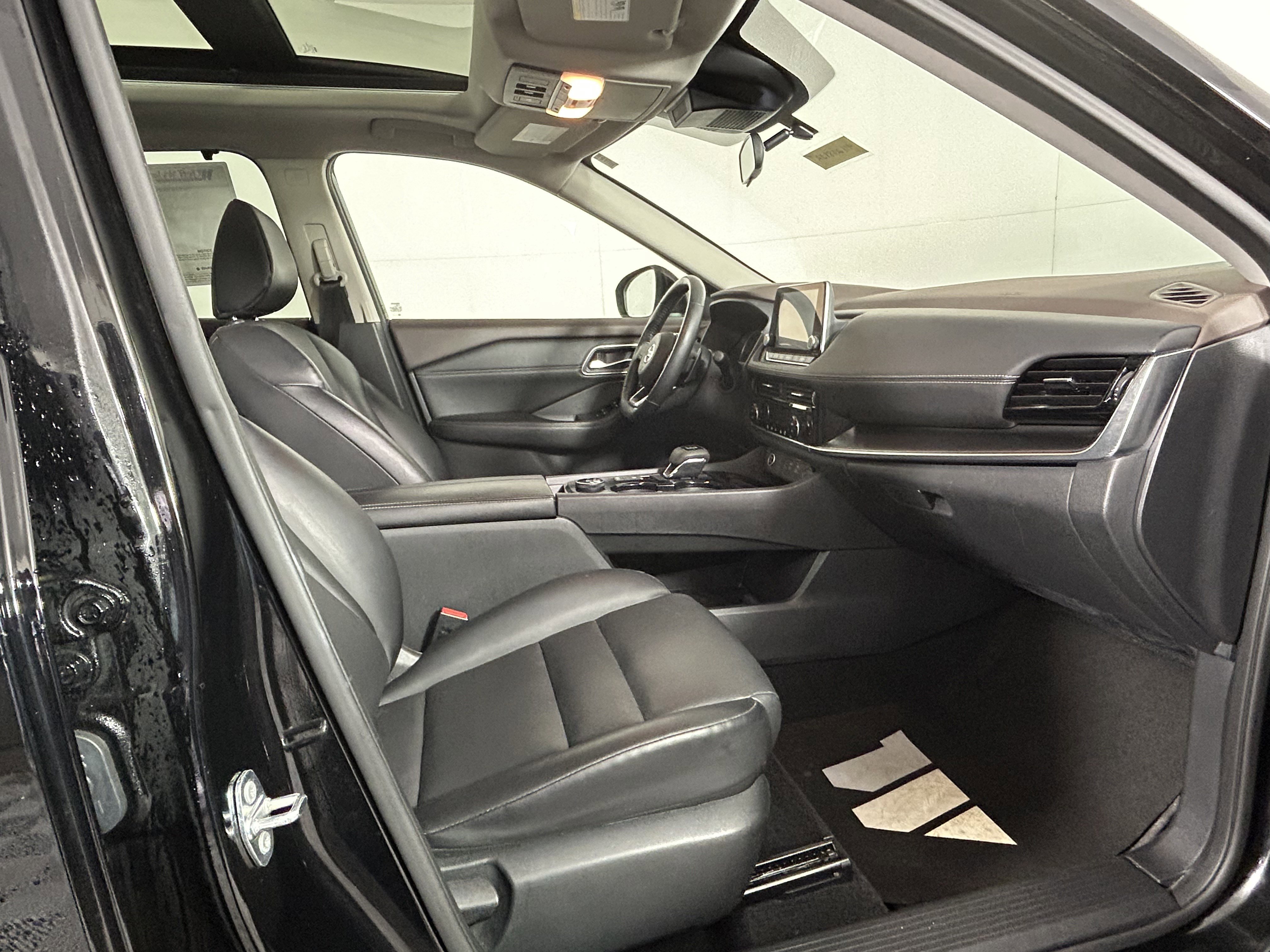 Certified 2021 Nissan Rogue SV w/ Premium Package image 24