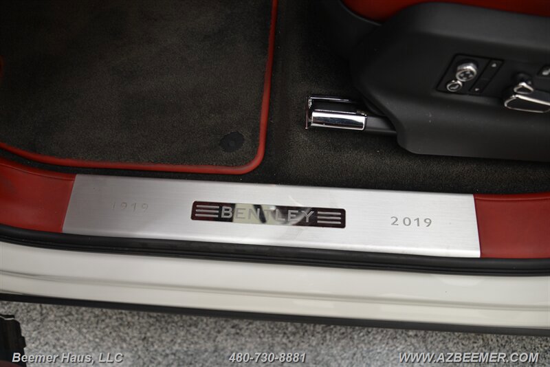 Used 2019 Bentley Bentayga AWD/4WD image 16