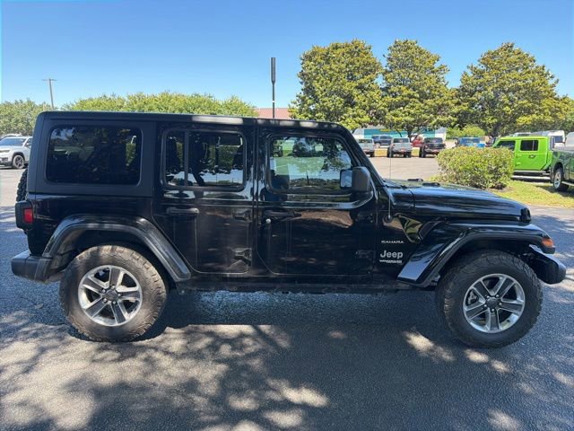 Used 2018 Jeep Wrangler Unlimited Sahara AWD/4WD image 2
