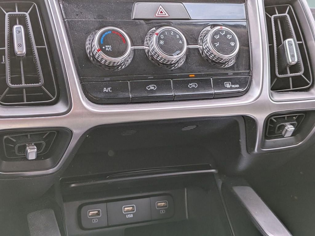 Used 2023 Kia Sorento LX image 19