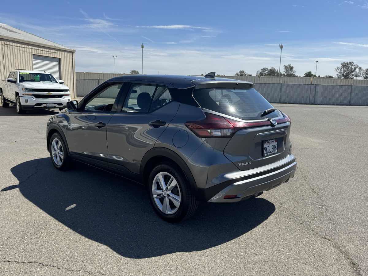 Used 2021 Nissan Kicks S FWD image 7
