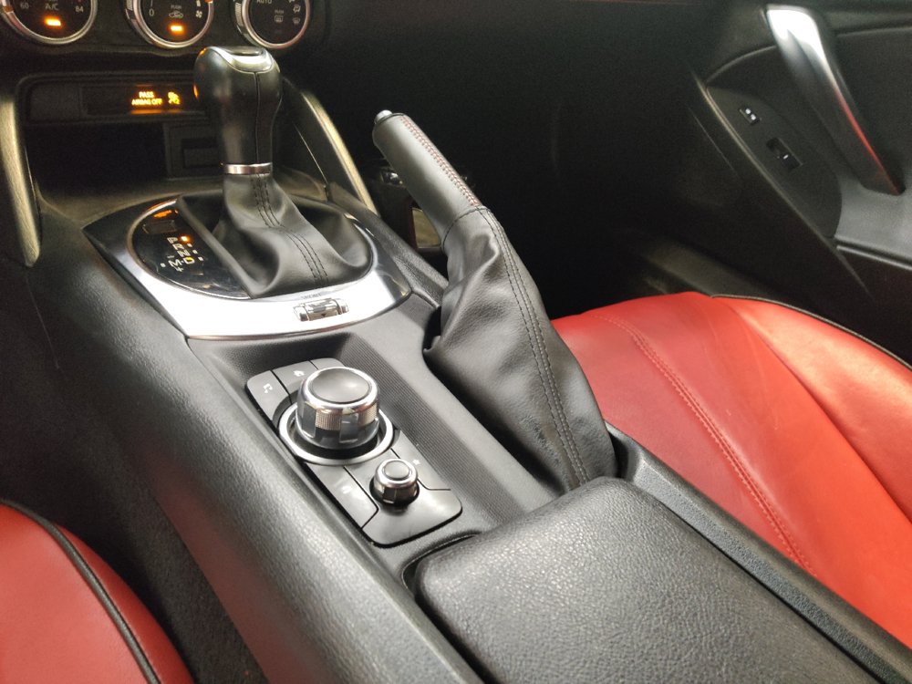 Used 2017 FIAT 124 Spider Abarth RWD image 21