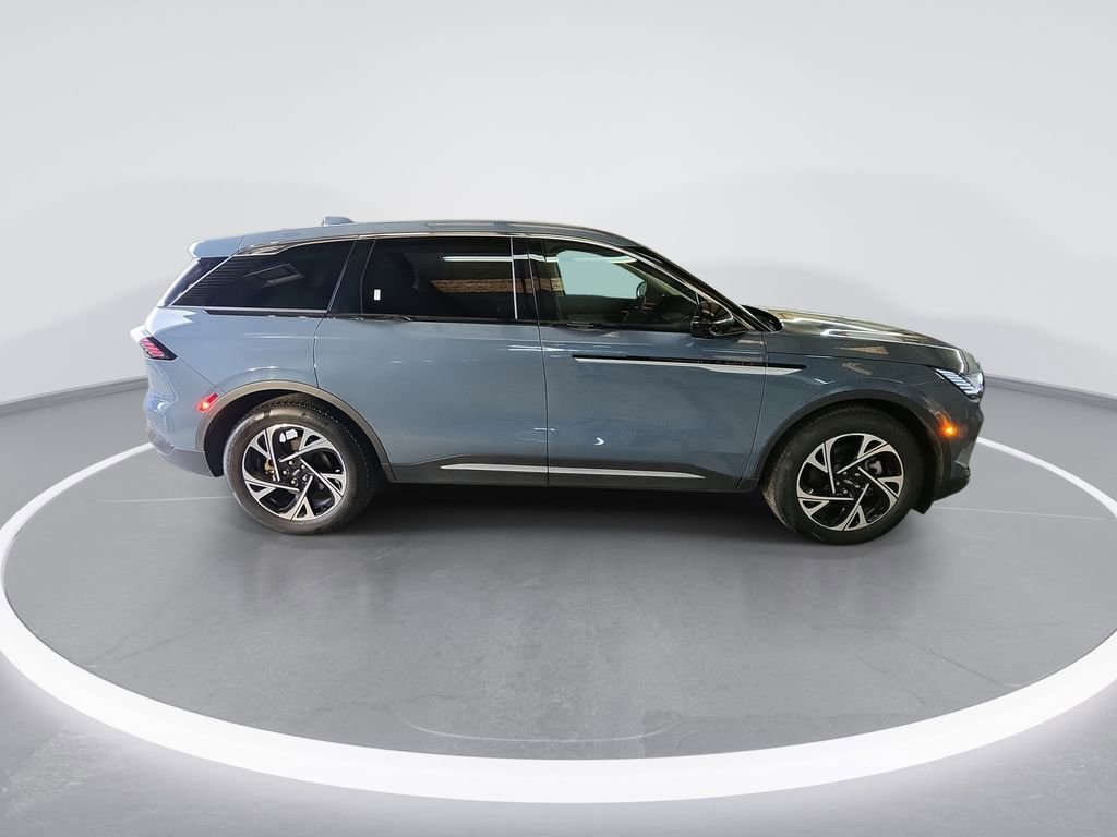 Used 2025 Lincoln Nautilus Premier image 9