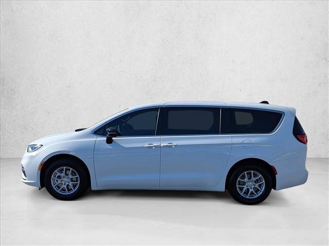 New 2026 Chrysler Pacifica Select image 8
