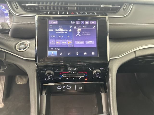 Used 2023 Jeep Grand Cherokee Laredo w/ Luxury Tech Group I AWD/4WD image 21