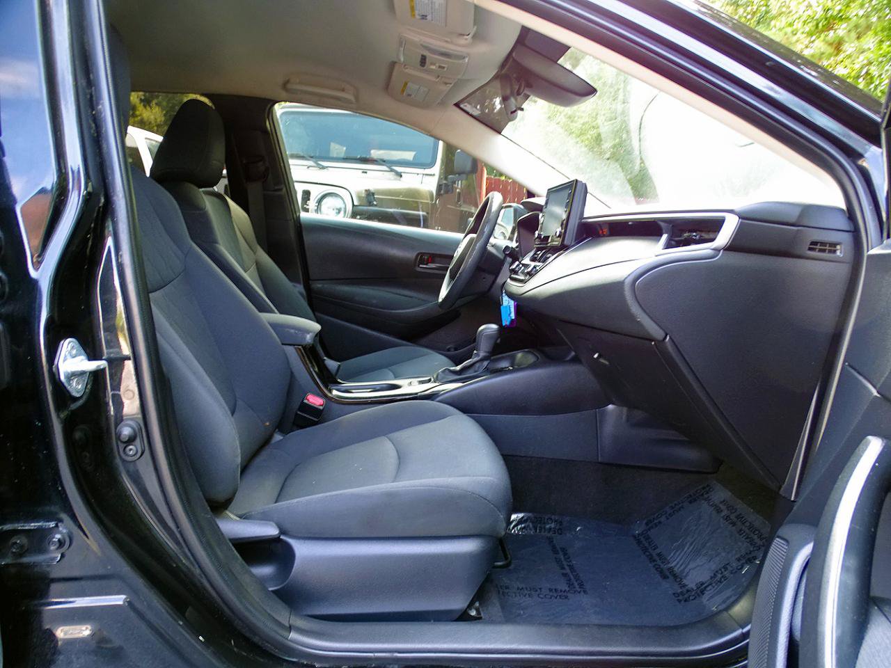 Used 2022 Toyota Corolla LE FWD image 23