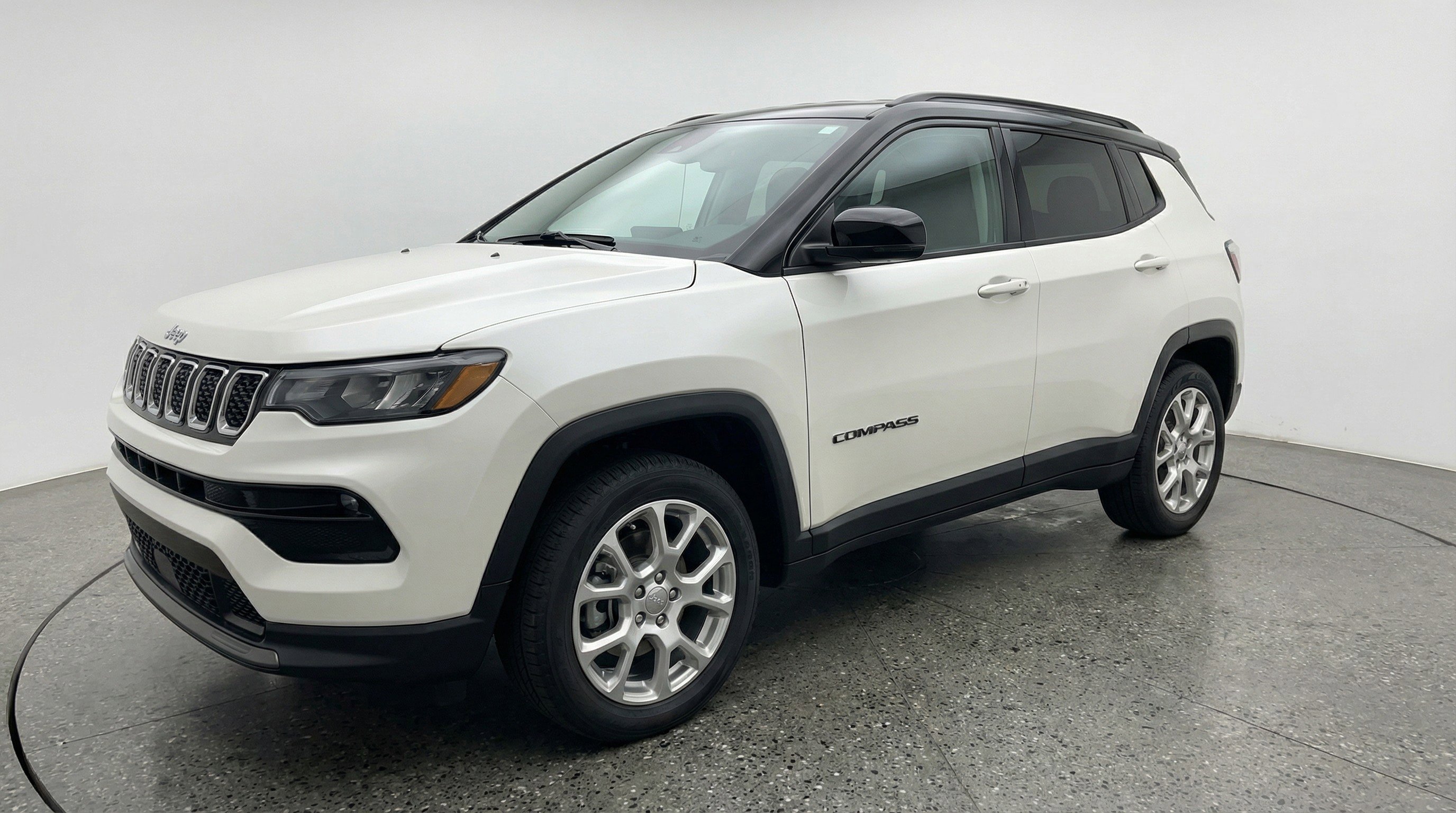 Used 2025 Jeep Compass Limited image 3