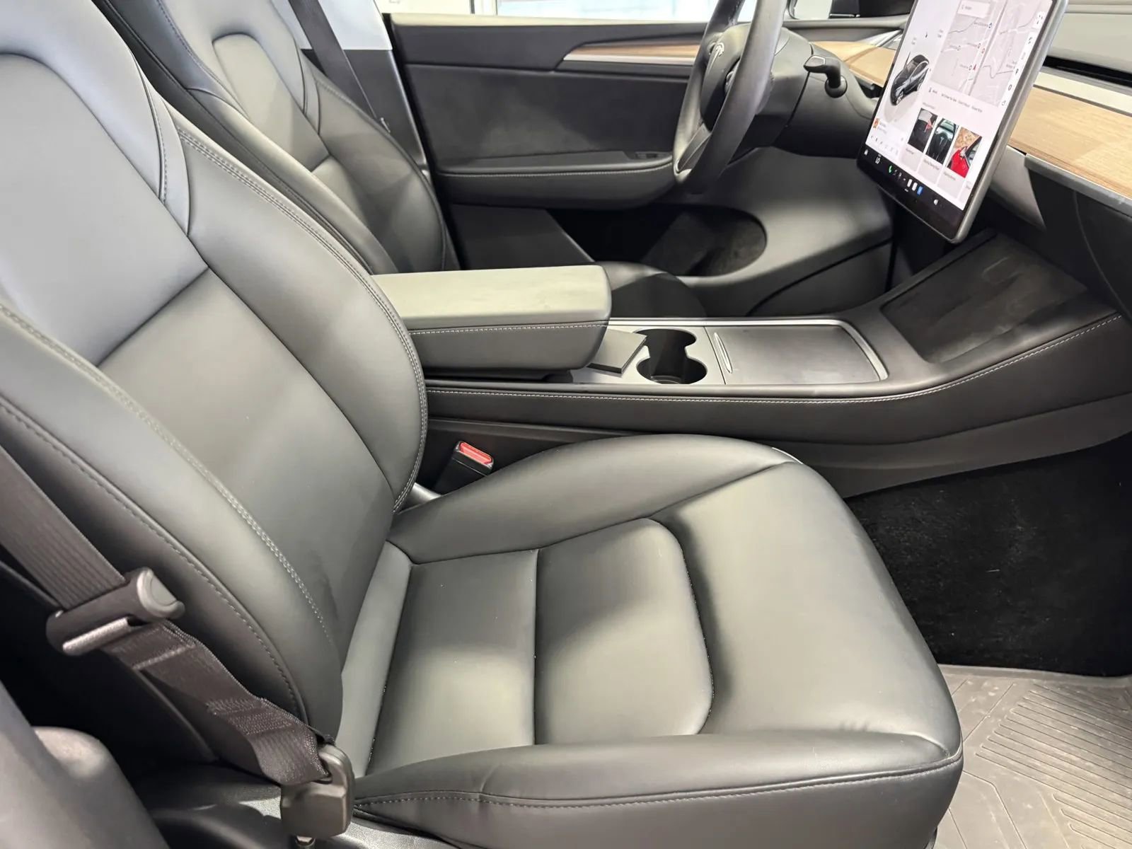 Used 2024 Tesla Model Y Long Range image 6