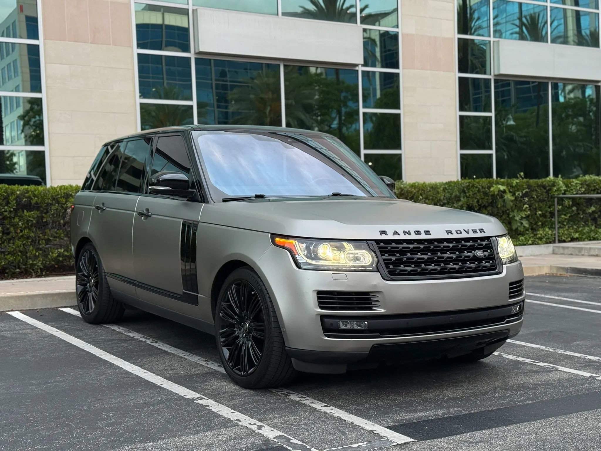 Used 2017 Land Rover Range Rover Supercharged AWD/4WD image 7