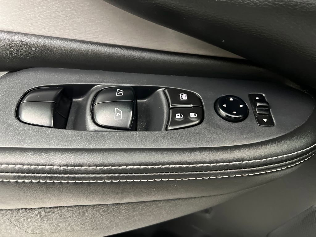 Used 2024 Nissan Murano SV AWD/4WD image 12