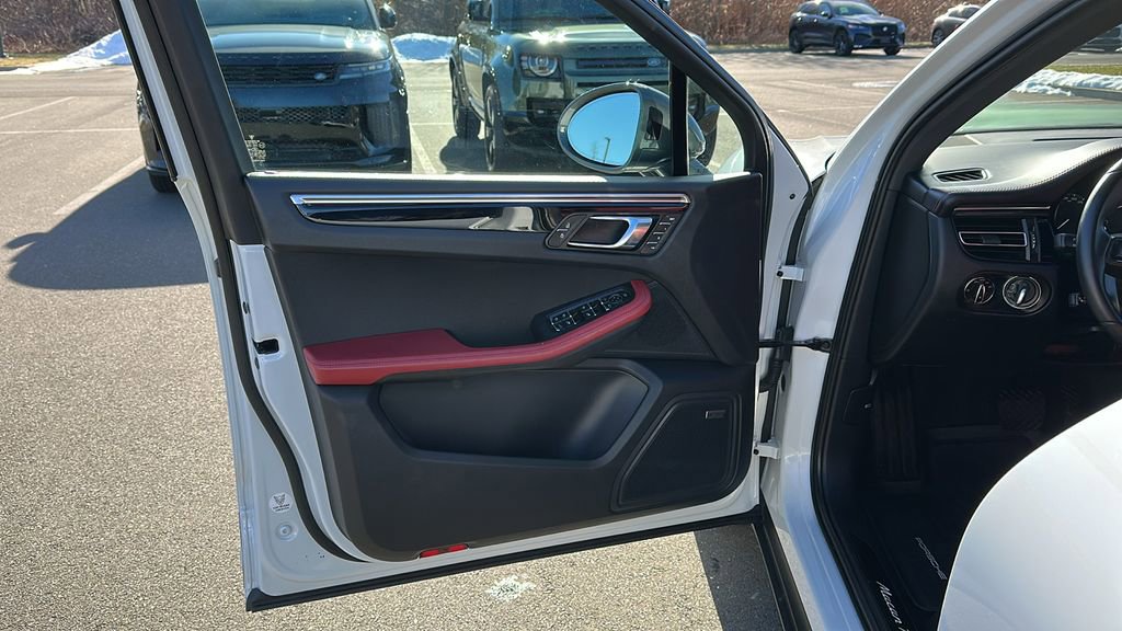 Used 2024 Porsche Macan Turbo image 8