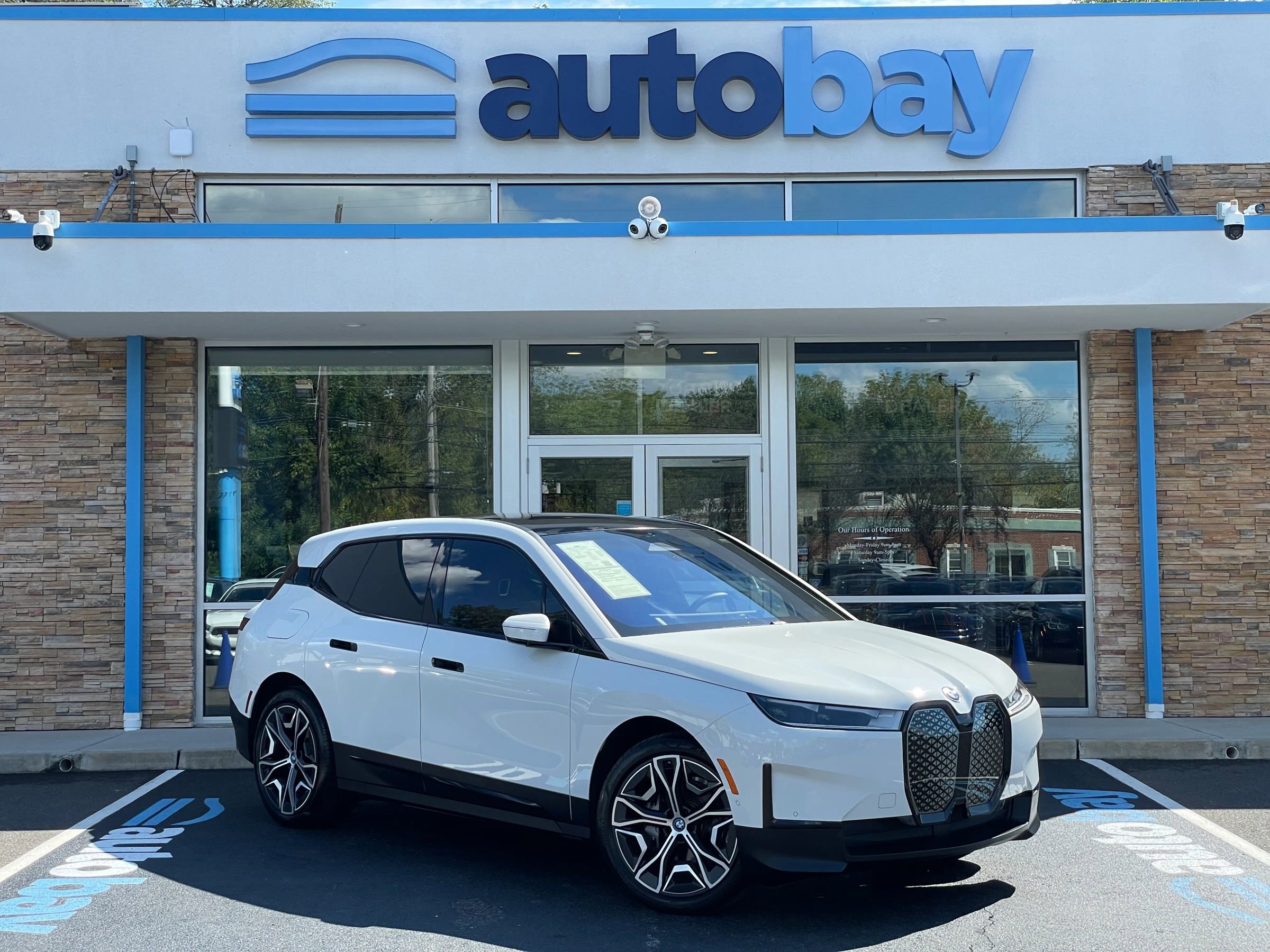 Used 2024 BMW iX xDrive50 w/ Luxury Package image 6