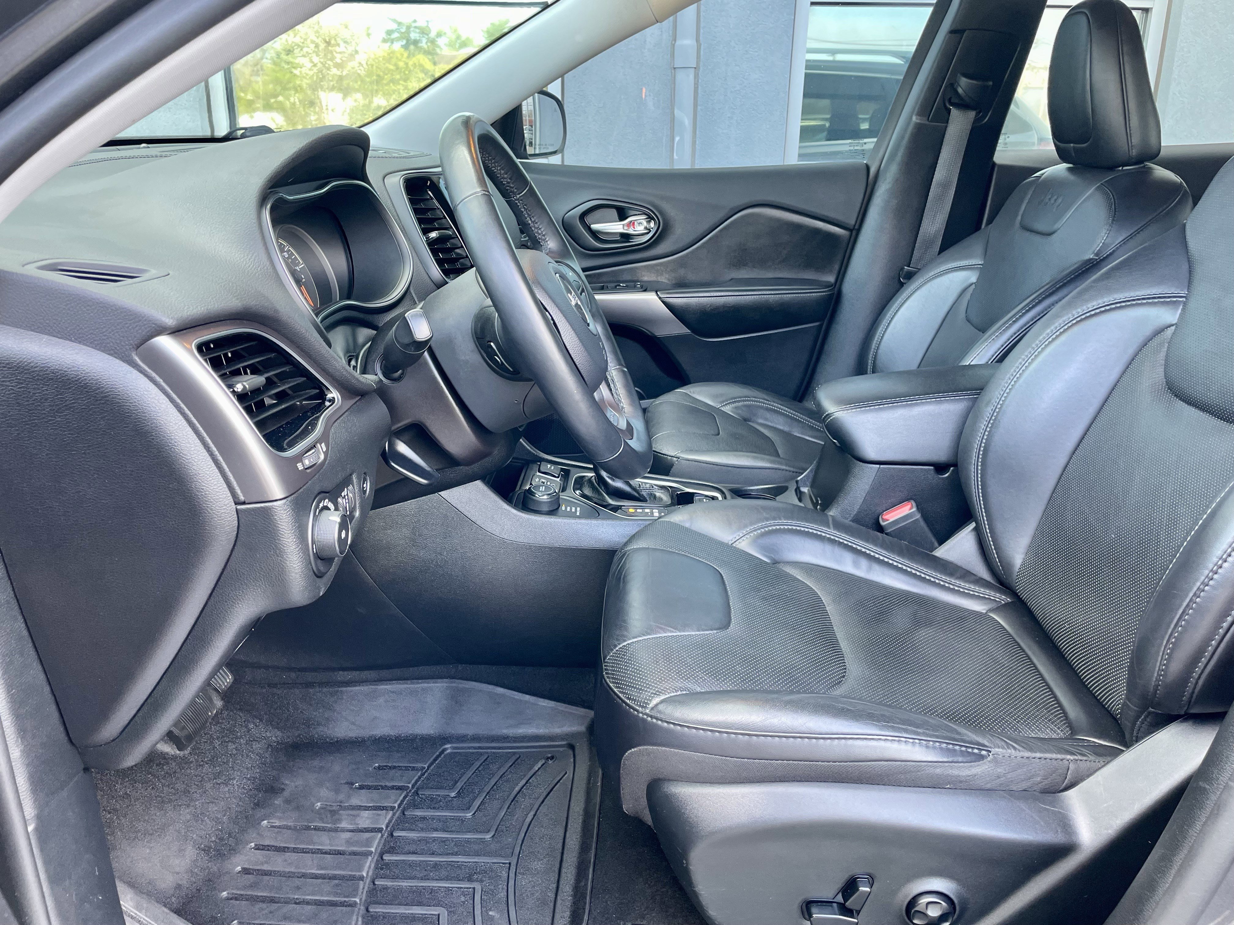 Used 2019 Jeep Cherokee Limited image 14