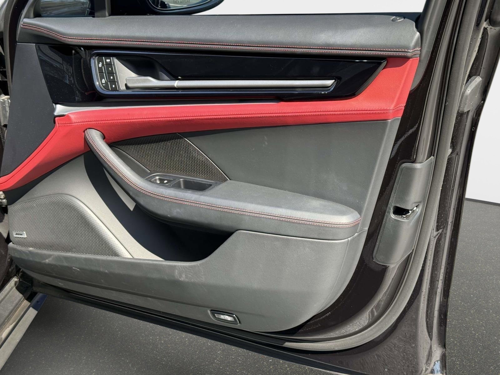 Used 2024 Porsche Panamera image 22