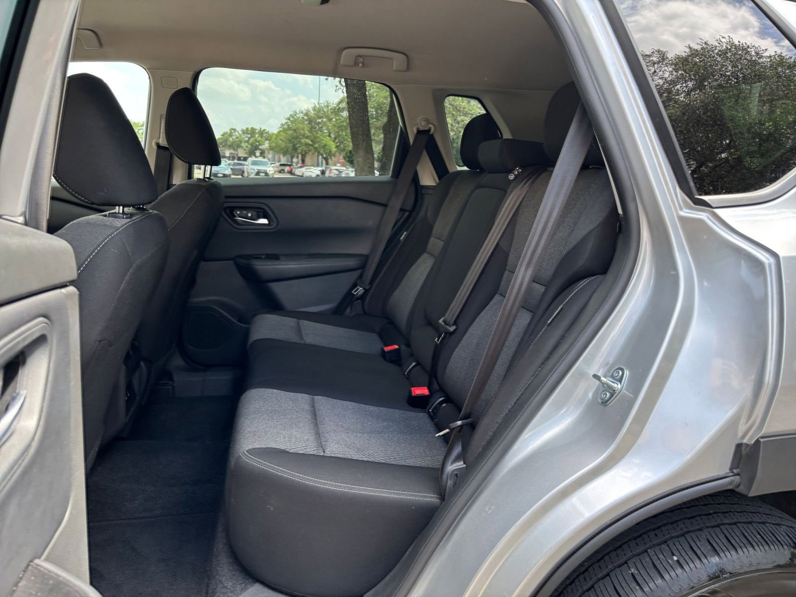 Used 2025 Nissan Rogue SV FWD image 21