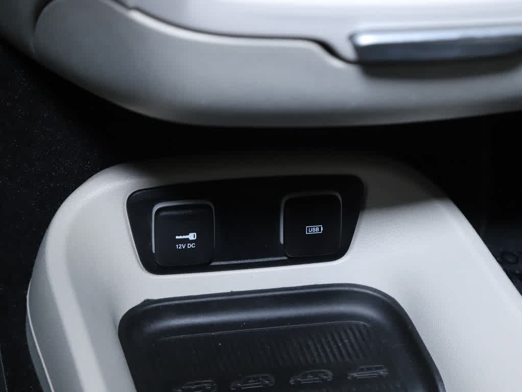 Used 2017 Chrysler Pacifica Touring-L Plus w/ Tire & Wheel Group FWD image 28