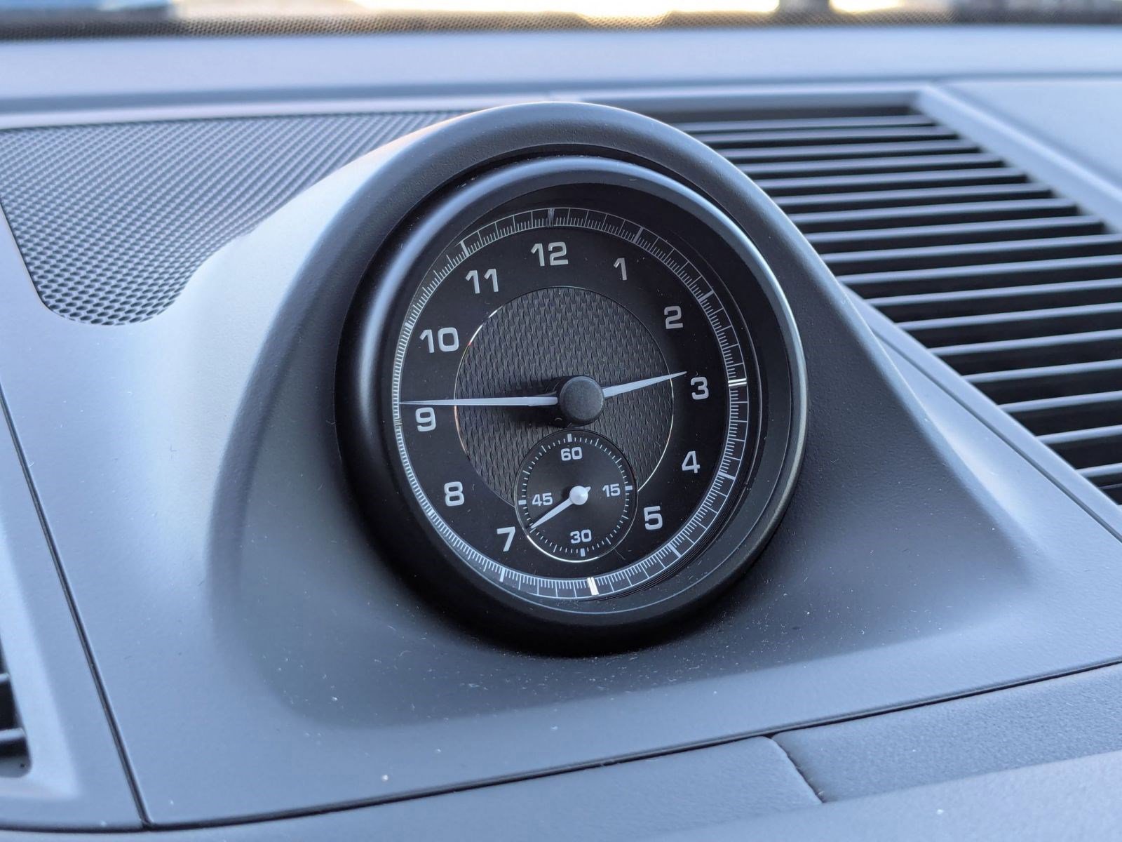 Used 2025 Porsche Macan image 21