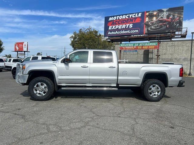Used 2017 GMC Sierra 3500 SLT w/ Duramax Plus Package AWD/4WD image 5