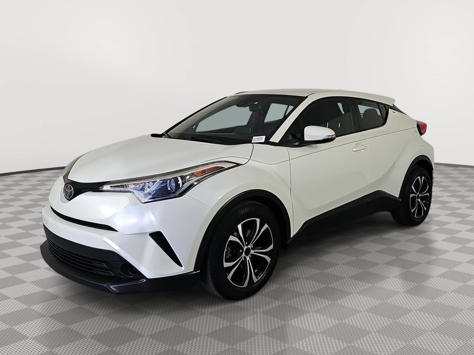 Used 2019 Toyota C-HR LE FWD image 4
