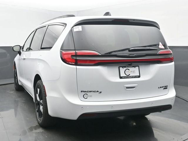 New 2026 Chrysler Pacifica Limited w/ Uconnect Theater Family Group AWD/4WD image 4