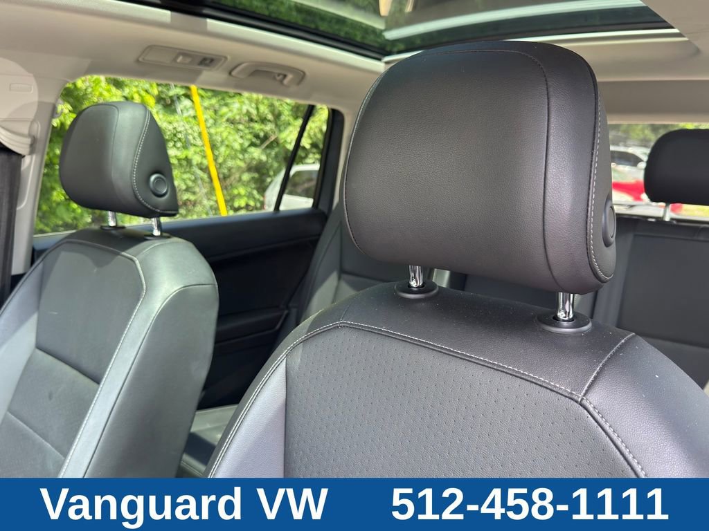 Used 2018 Volkswagen Tiguan SE w/ Panoramic Sunroof Package FWD image 11